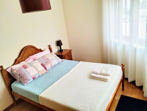 3 chambres, fer et planche à repasser, draps fournis