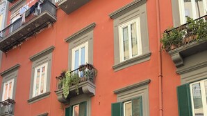 A building with multiple storefronts, including a bakery and a restaurant. - La piazzetta - Naples (Napoli)
