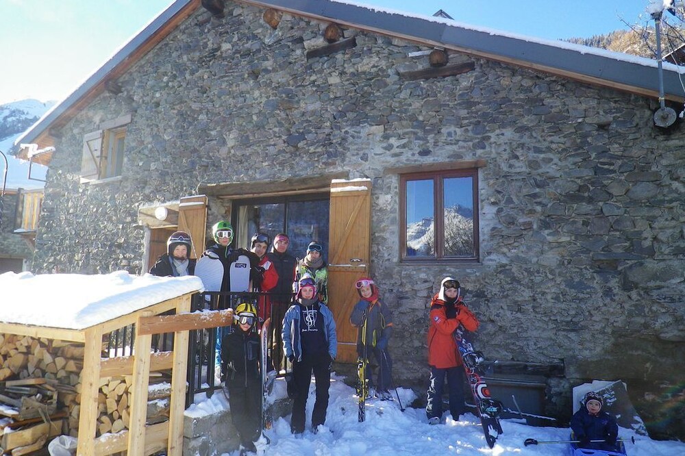 Chalet family atmosphere refuge up to 15 people