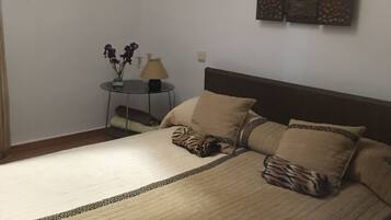 3 slaapkamers, een strijkplank/strijkijzer, beddengoed