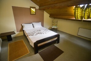 Family Duplex | Laptop workspace, iron/ironing board, free cribs/infant beds - Résidence Panorama (Ain Draham)