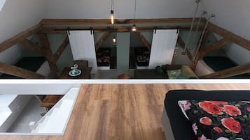 2 Schlafzimmer, Schreibtisch, Bügeleisen/Bügelbrett, Reisekinderbett