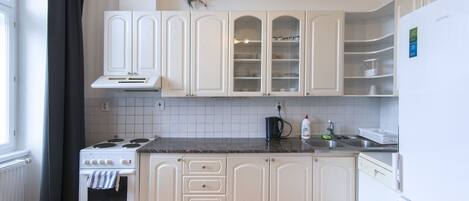 Appartement Confort | Cuisine privée | Réfrigérateur, micro-ondes, plaque de cuisson, cafetière/bouilloire