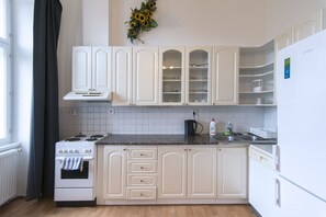 Apartamento conforto | Cozinha privada | Geladeira, micro-ondas, cooktop, cafeteira/chaleira