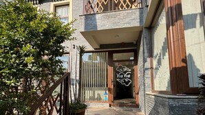 A multi-story building with a balcony, a wooden fence, and potted plants. - ViaVia boutique hotel - Kathmandu (Kathmandu)