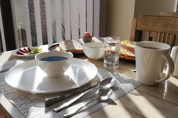 Free daily continental breakfast