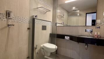 Standard Triple Room | Bathroom | Shower, rainfall showerhead, eco-friendly toiletries, slippers