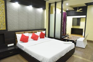 Superior Room, 1 King Bed, City View | Desk, laptop workspace, free WiFi, bed sheets - Hotel C9 (Jaipur)