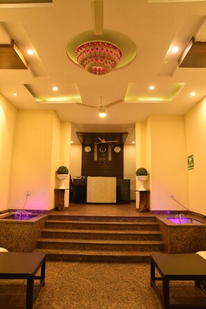 Quầy tiếp tân