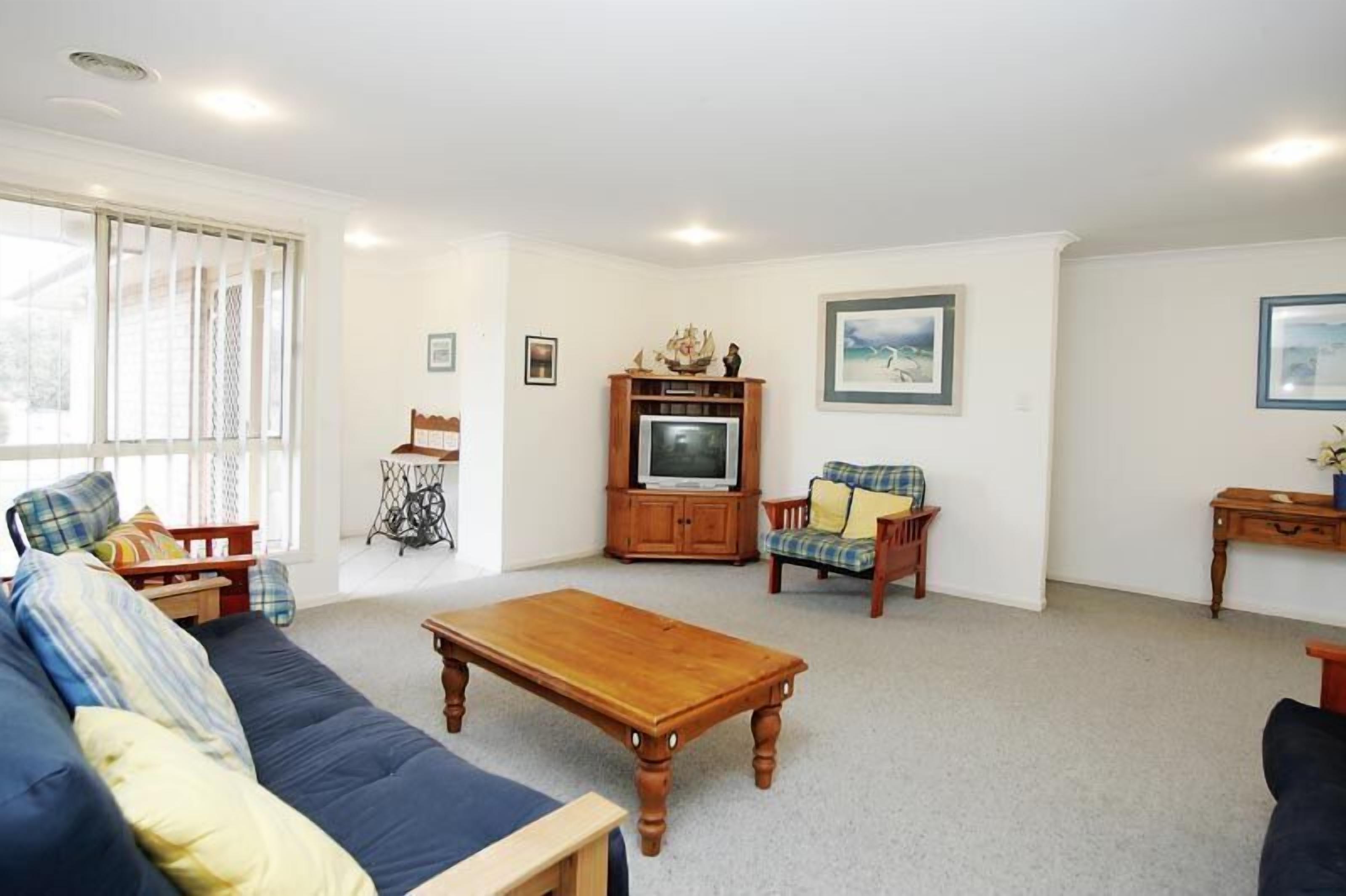 Room | Living area | TV, DVD player