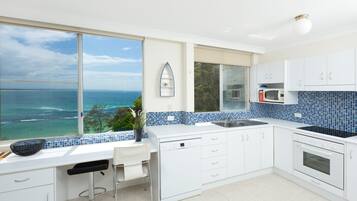 Phòng | Bếp riêng | Tủ lạnh, lò vi sóng, lò nướng, bếp nấu