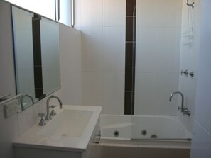 Bathroom - Ebbtide Unit 34 (Forster)