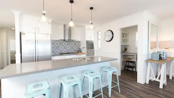 Phòng | Bếp riêng | Tủ lạnh, lò vi sóng, lò nướng, bếp nấu