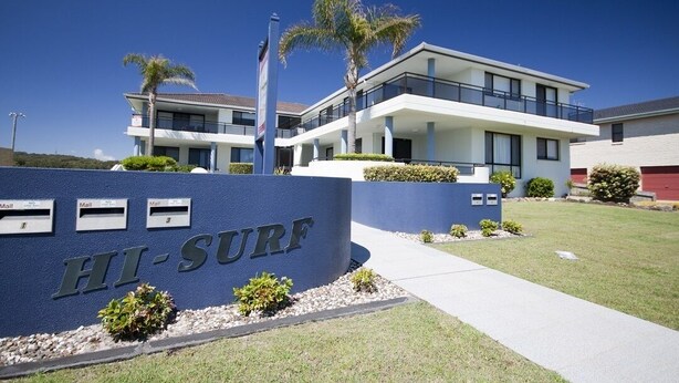 A modern building with a sign reading "HI-SURF" and a clear blue sky. - Hi Surf Unit 2 (Forster)