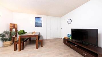 Room | In-room dining