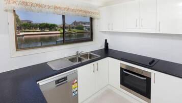 Room | Private kitchen | Full-sized fridge, microwave, oven, stovetop