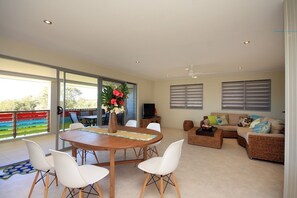 Room | In-room dining