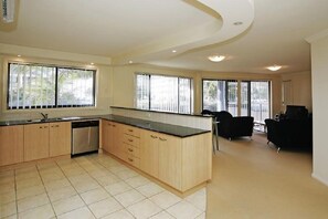 Interior - Millenium 101 (Forster)