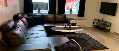 Apartment | Hypo-allergenic bedding, blackout drapes, iron/ironing board