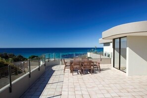 BBQ/picnic area - Pinnacle Unit 701 (Forster)