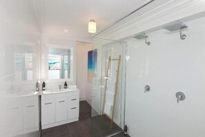 Room | Bathroom - Sand Dunes (Forster)