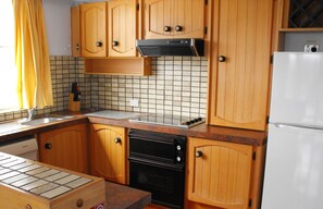 Room | Private kitchen | Full-sized fridge, microwave, oven, stovetop - Sandbar Unit 203 (Forster)