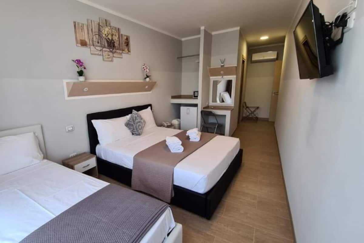 Classic Triple Room | Minibar, in-room safe, individually decorated, individually furnished