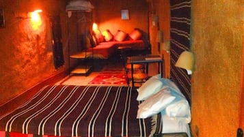 Quadruple Room | Desk, soundproofing, free WiFi, bed sheets