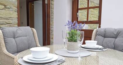 Snowdrop Cottage - UK12987