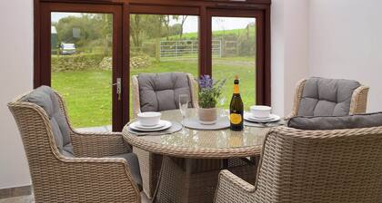 Snowdrop Cottage - UK12987