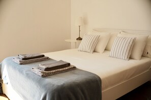 4 chambres, fer et planche à repasser, Wi-Fi, draps fournis