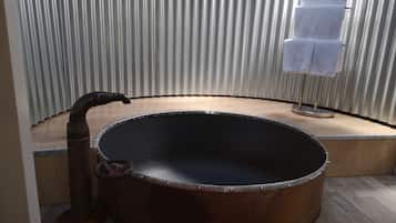 Chambre Double Confort, salle de bains attenante, vue jardin (La Belle Planque) | Salle de bain