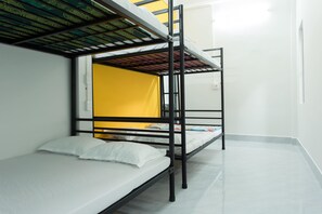 Daunenbettdecken, Schreibtisch, Bügeleisen/Bügelbrett, kostenloses WLAN