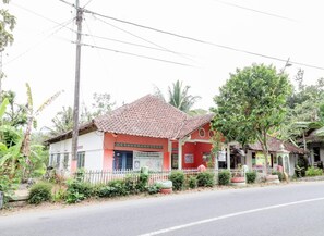 Front of property - Jagad Homestay (Kalirejo)