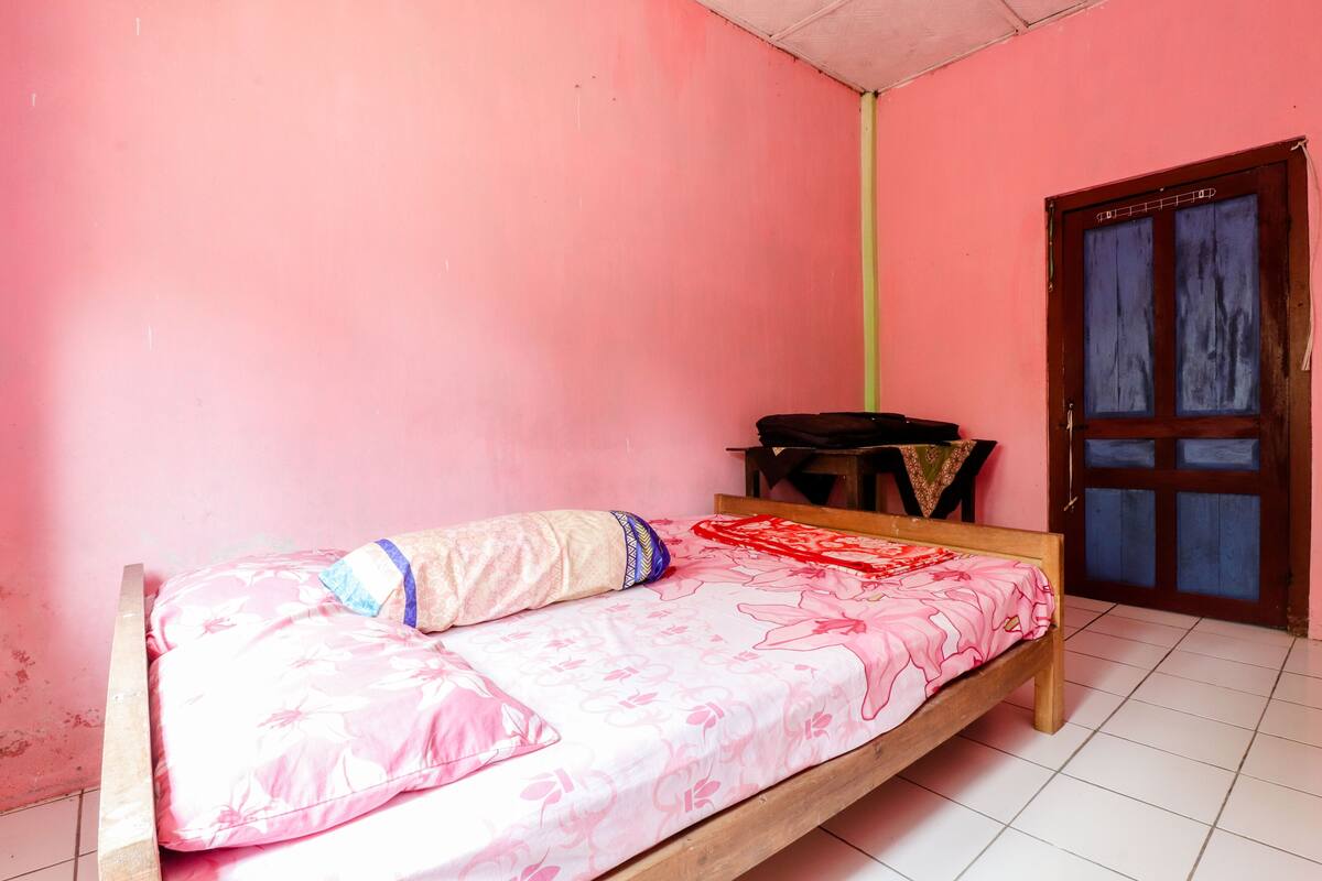 Chambre Double Standard, salle de bains commune | Bureau