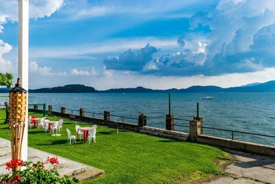 A Country House near the Lake Cod. 012104-CNI-00006 IT012104C24MJ5EPRC