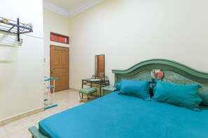 Standard Room - 5 pax | Free WiFi, bed sheets