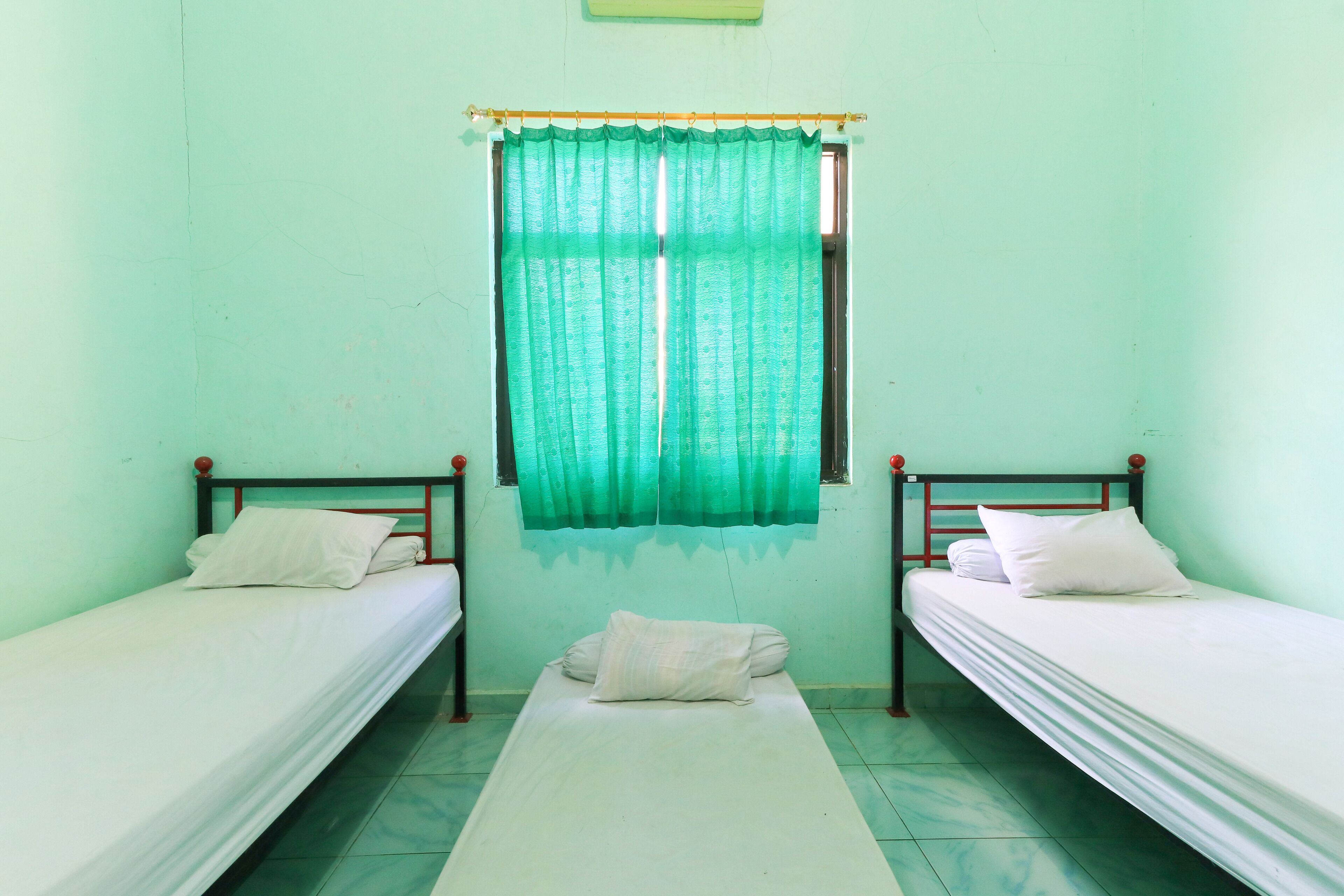 standard twin room | free wifi, bed sheets