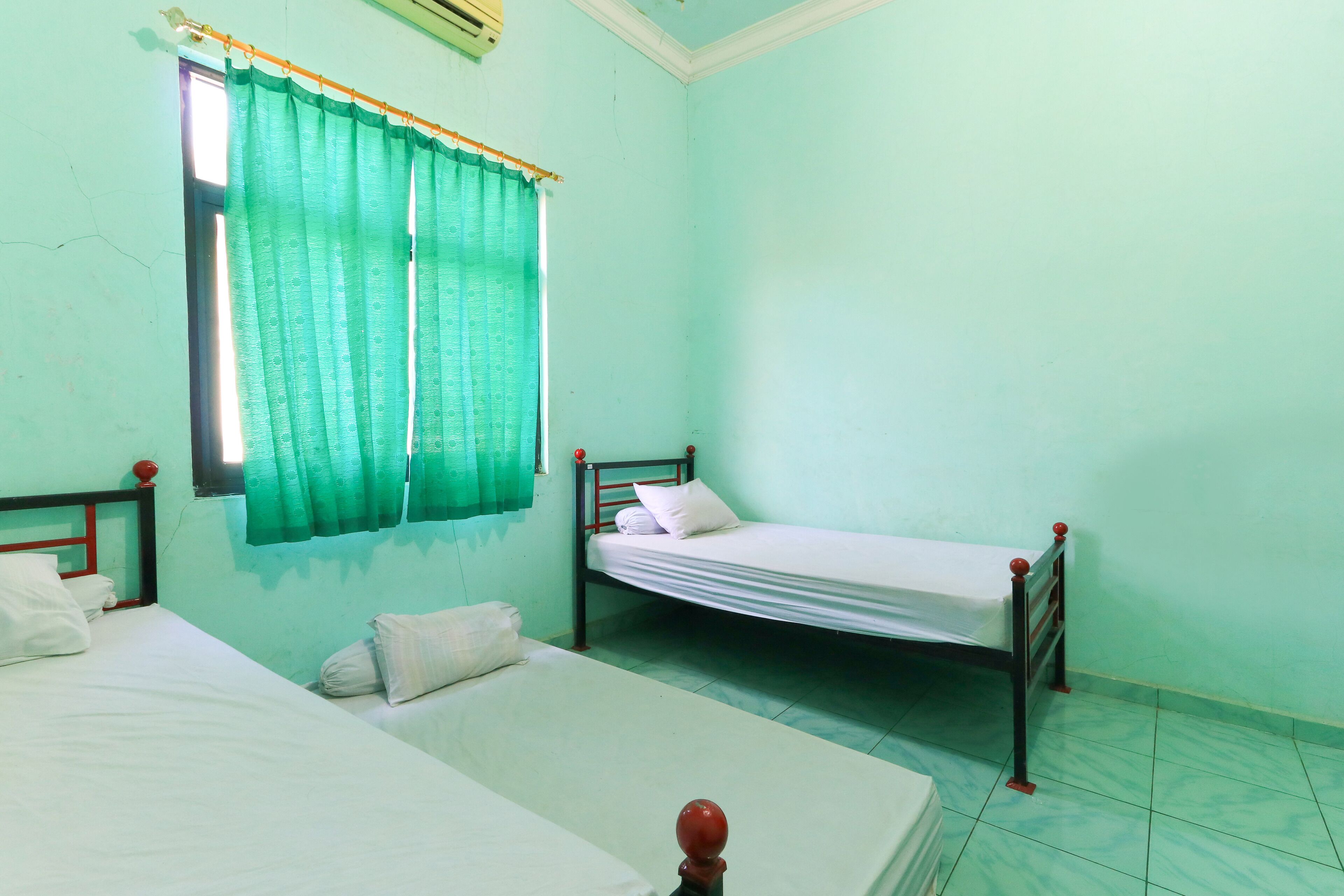 standard twin room | free wifi, bed sheets