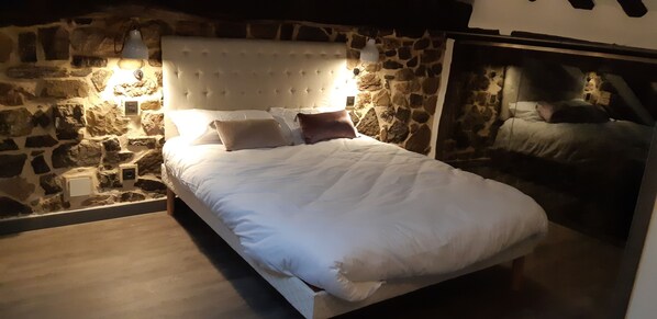 4 bedrooms, soundproofing, iron/ironing board, free WiFi