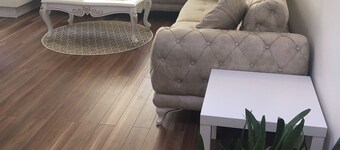 Salzburg Center Near Train Station a room for ladies.