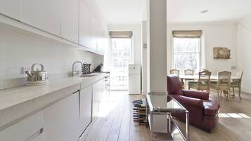 Căn hộ (2 Bedrooms) | Bếp riêng | Tủ lạnh, lò nướng, bếp nấu, máy rửa bát