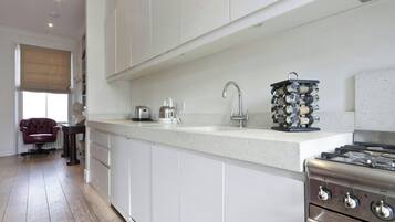 Căn hộ (2 Bedrooms) | Bếp riêng | Tủ lạnh, lò nướng, bếp nấu, máy rửa bát