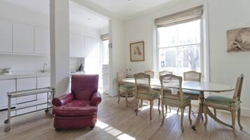 Apartment (2 Bedrooms) | Dining