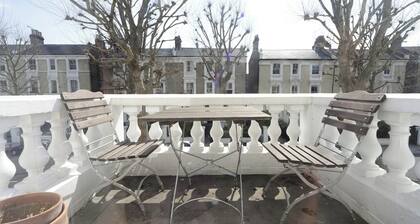 Bassett Road IV by Onefinestay