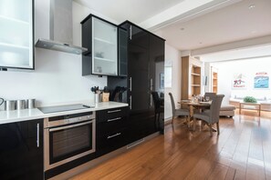 Departamento (3 Bedrooms) | Cocina privada | Refrigerador, horno, parrilla de estufa y lavavajillas
