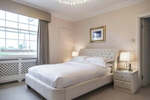 4 bedrooms, individually decorated, individually furnished, desk - Albert Terrace by Onefinestay (London)