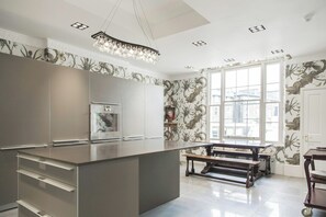 Apartment (4 Bedrooms) | Private kitchen - Albert Terrace by Onefinestay (London)