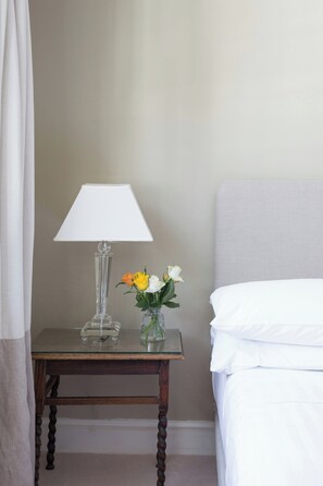 Apartment (2 Bedrooms) | 2 bedrooms, individually decorated, individually furnished - Kynance Place by Onefinestay (London)