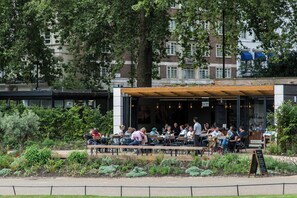 Outdoor dining - Orsett Terrace (London)